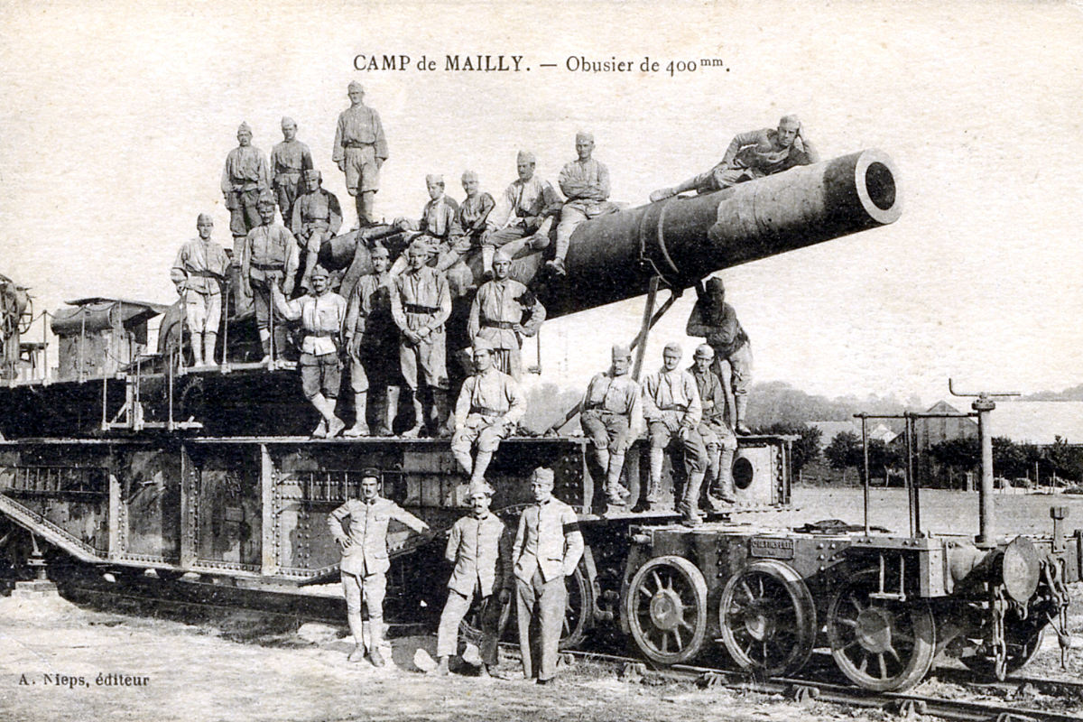 CAMP DE MAILLY (AUBE) - OBUSIER DE 400 mm