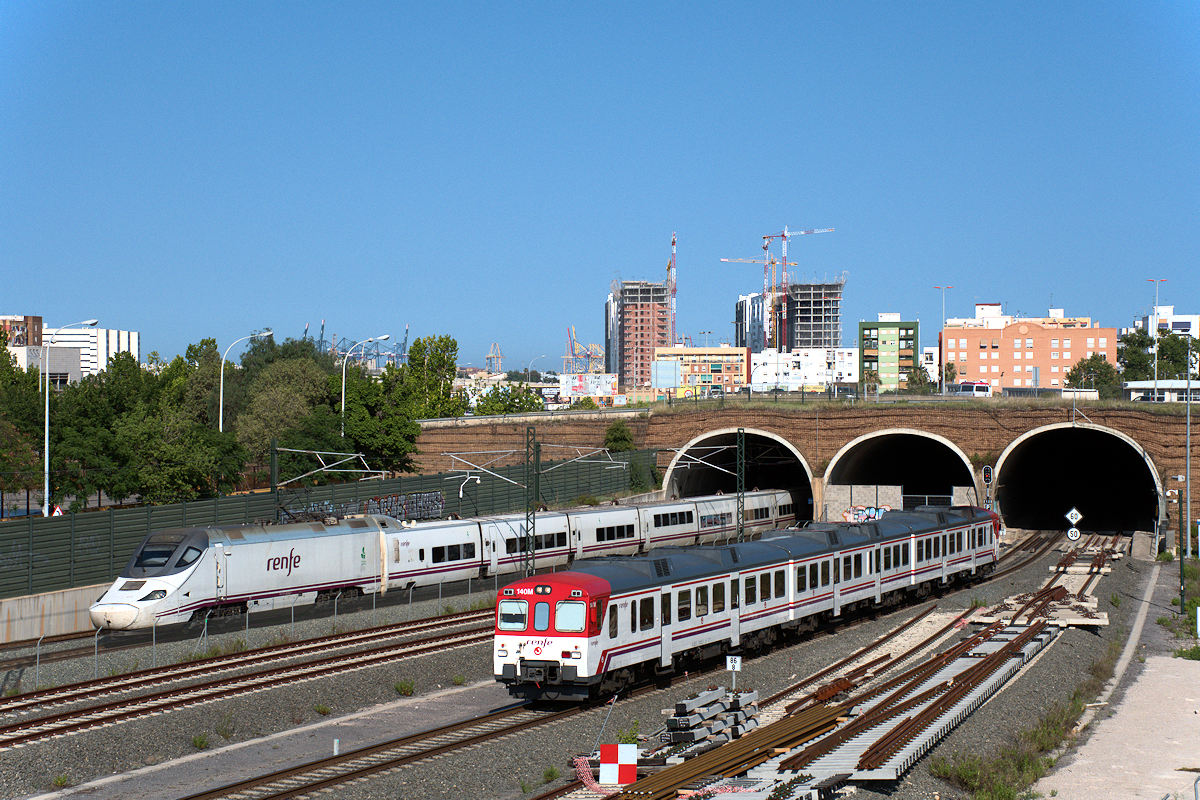 SÉRIE 130 RENFE • 130-021-9/130-022-7 • RAME 10 | SÉRIE 592 RENFE • 9-592-140-8/9-592-139-0
