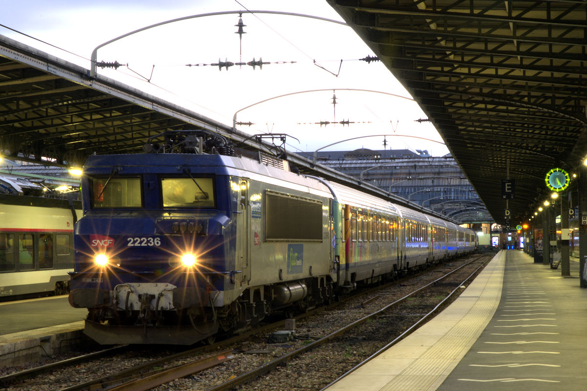 http://www.rail4402.fr/IMAGES/PHOTOS/BB_22200/N_026826XXL.JPG