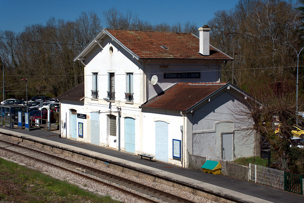 GUÉRARD-LA CELLE-SUR-MORIN • BÂTIMENT VOYAGEURS