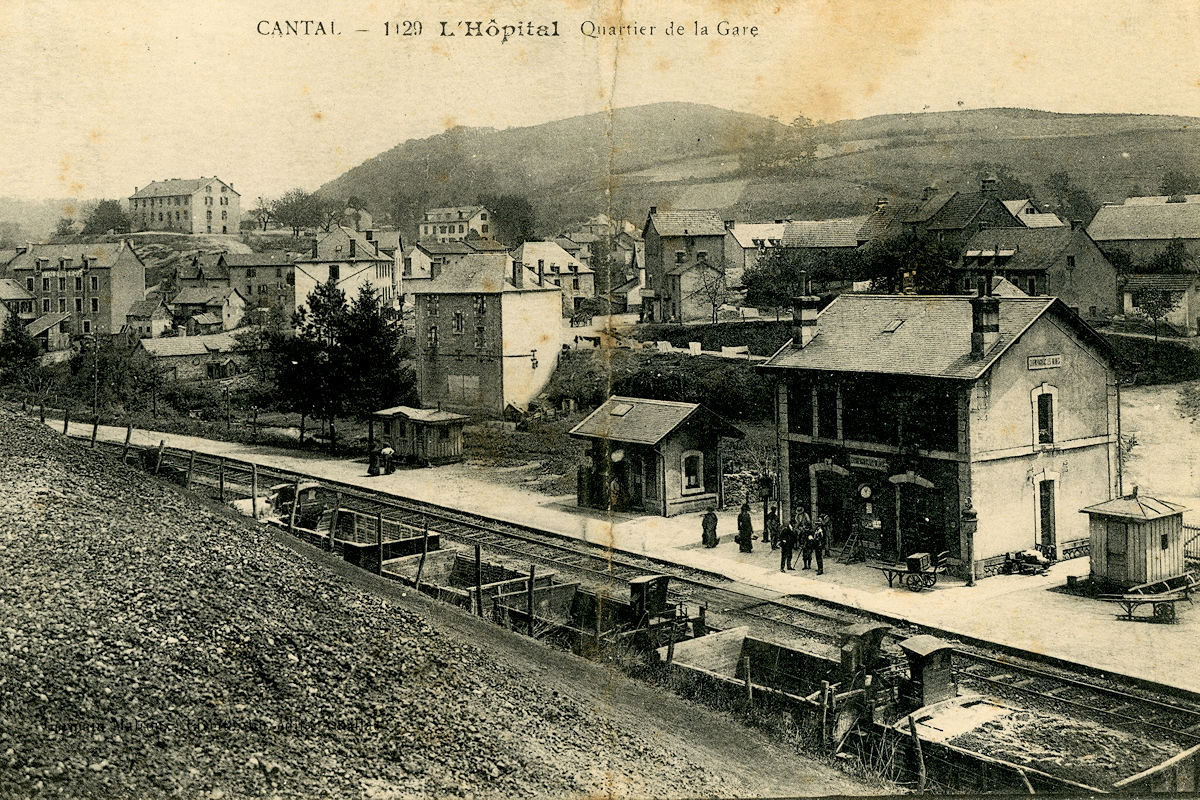 CHAMPAGNAC-LES-MINES - BÂTIMENT VOYAGEURS