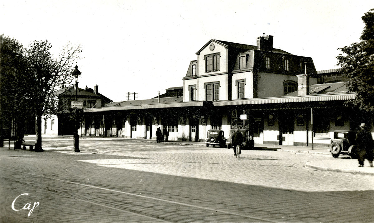 CHÂLONS-SUR-MARNE • BÂTIMENT VOYAGEURS