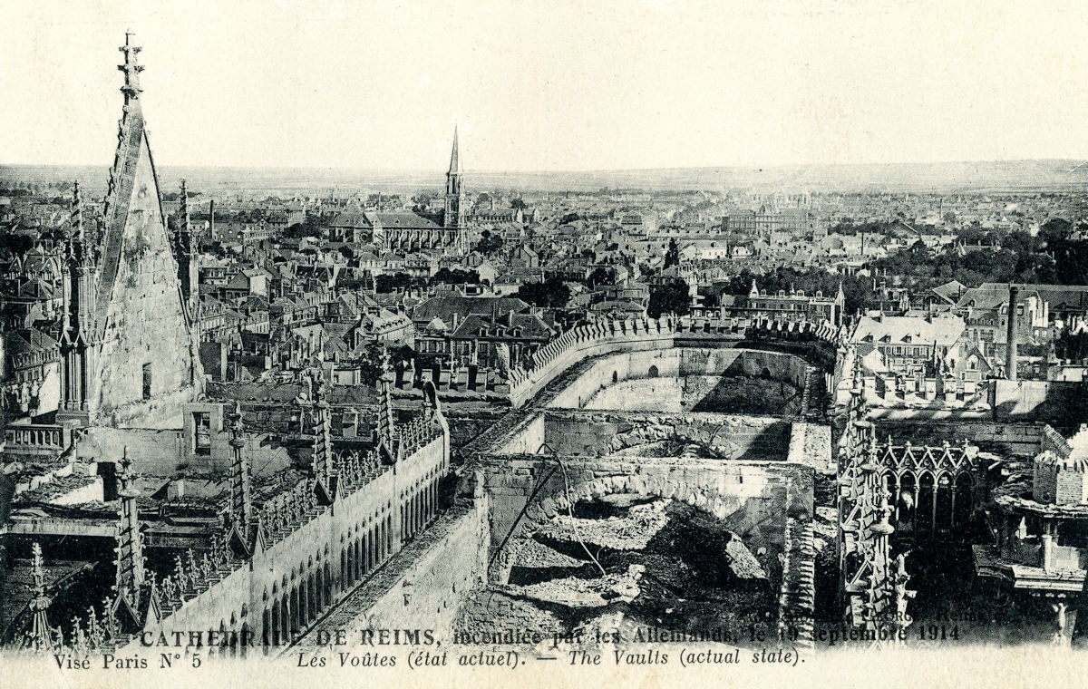 REIMS • CATHÉDRALE APRÈS LE BOMBARDEMENT DU 19 SEPTEMBRE 1914