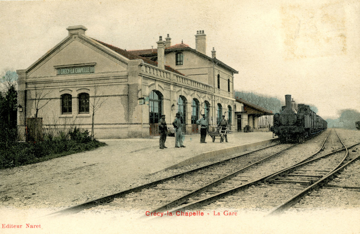 CRÉCY-LA-CHAPELLE • BÂTIMENT VOYAGEURS