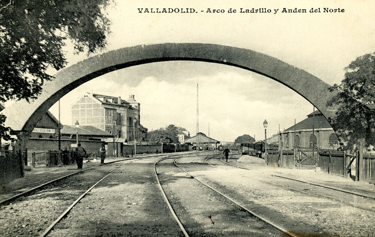 VALLADOLID • ARCO DE LADRILLO