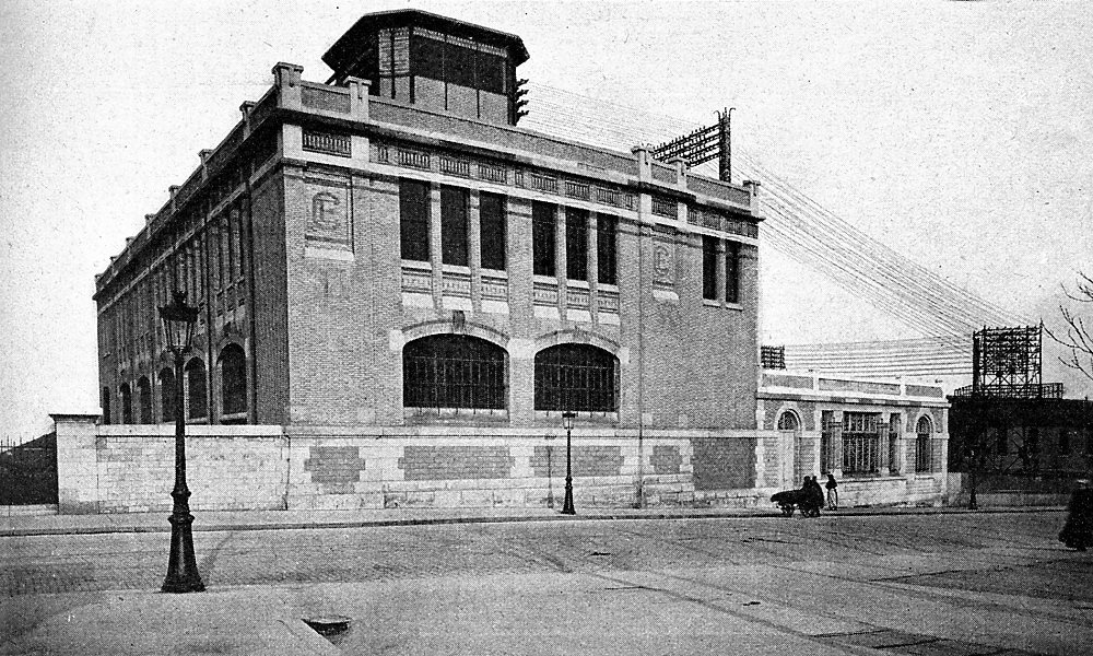 VUE D'ENSEMBLE DU BÂTIMENT DE LA SOUS-STATION PRISE CÔTÉ PONT-CARDINET