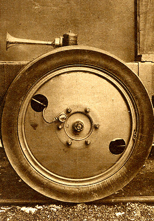 Fig. 5. –  Le PNEU-RAIL VU DE FACE