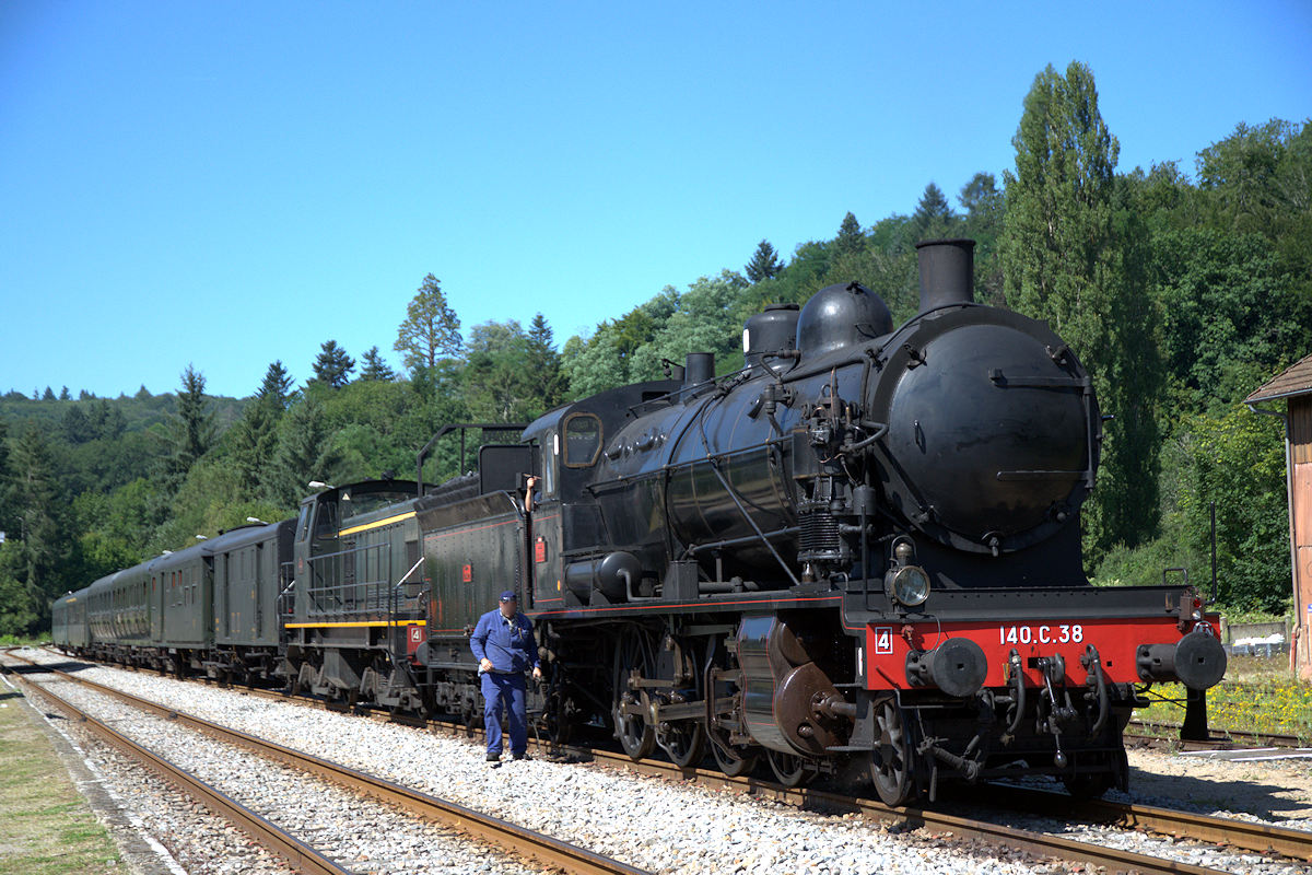 140 C 38 • 040 DE 895