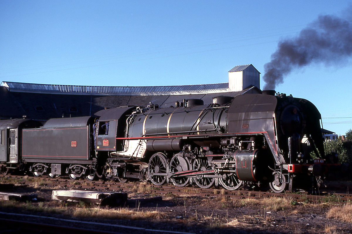 141 R 420 - TOUR DU CANTAL - ROTONDE ANCIEN DÉPÔT