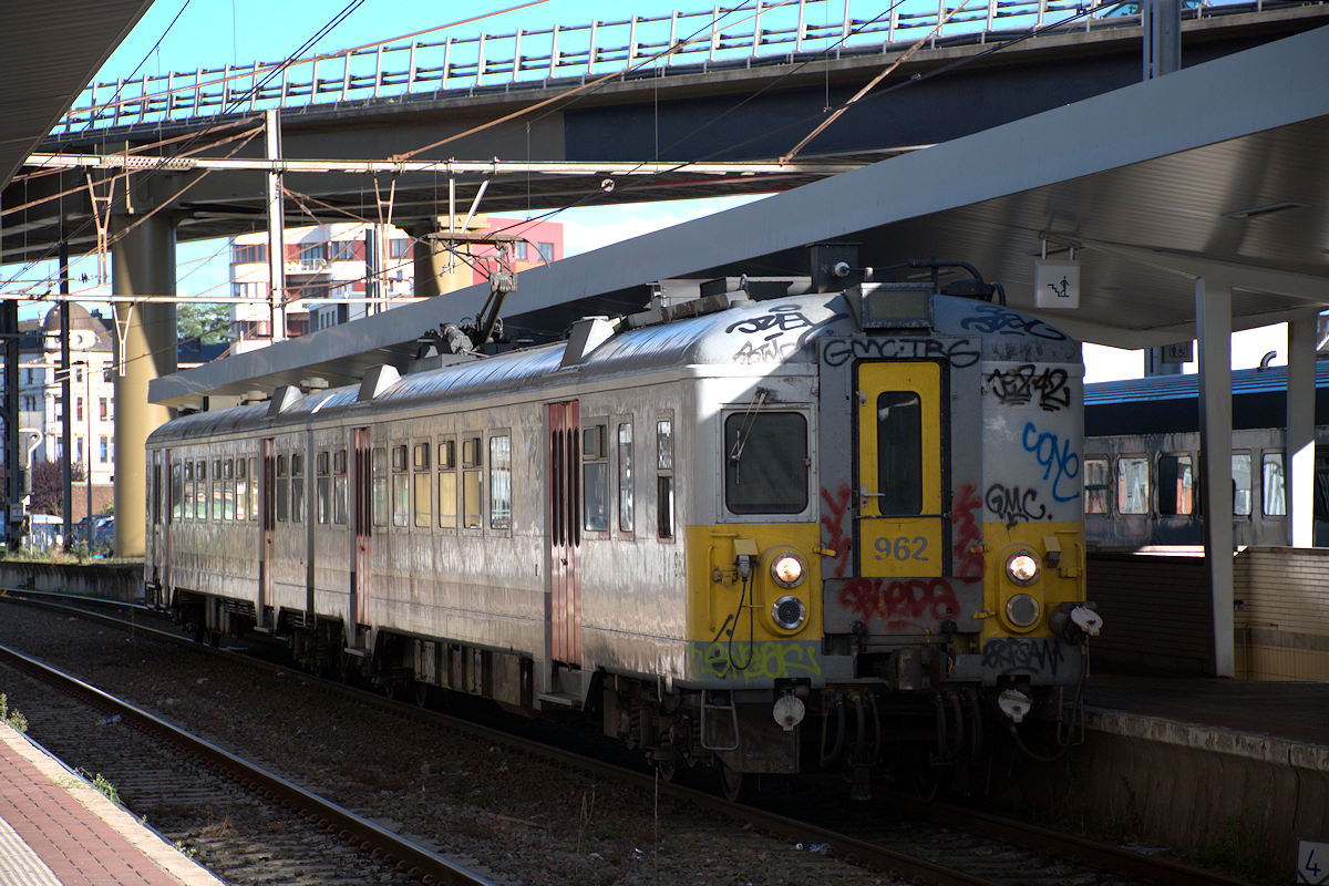 AM73 CITYRAIL 962 SNCB • 4268 CHARLEROI-CENTRAL > LUTTRE