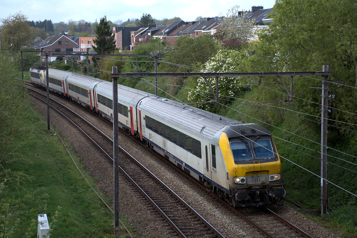 HLE 1824 SNCB EN POUSSE