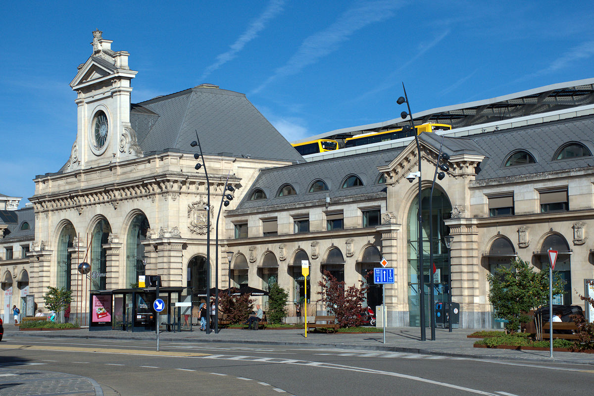 NAMUR • BÂTIMENT VOYAGEURS