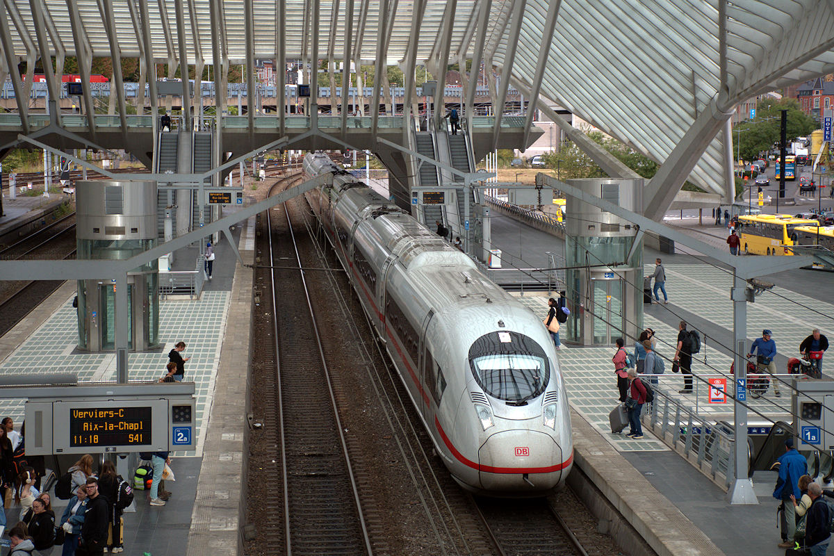 SÉRIE 408 DB • 8008