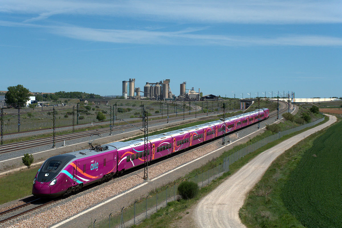 SÉRIE 106 RENFE • AVLO 04121 MADRID-CHAMARTÍN > GIJÓN/XIXÓN