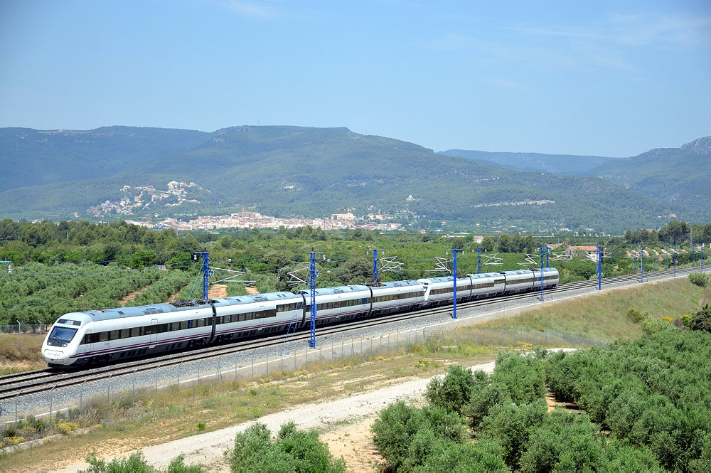 ALVIA 00433 BILBAO-ABANDO INDALECIO PRIETO - BARCELONA-SANTS / ALVIA 00533 IRUN - BARCELONA-SANTS