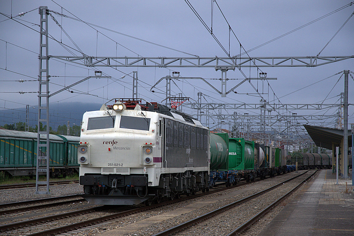 RENFE SÉRIE 251 • 251-021-2