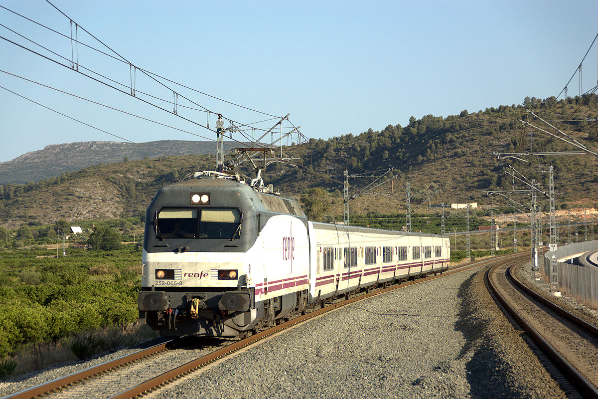 SÉRIE 252 RENFE • 252-065-8