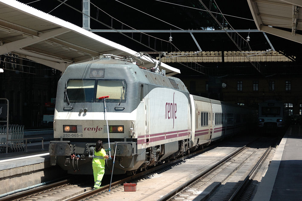 SÉRIE 252 RENFE • 252-065-8