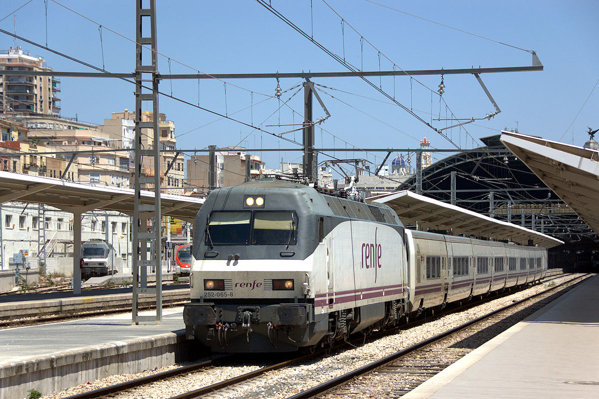 SÉRIE 252 RENFE • 252-065-8