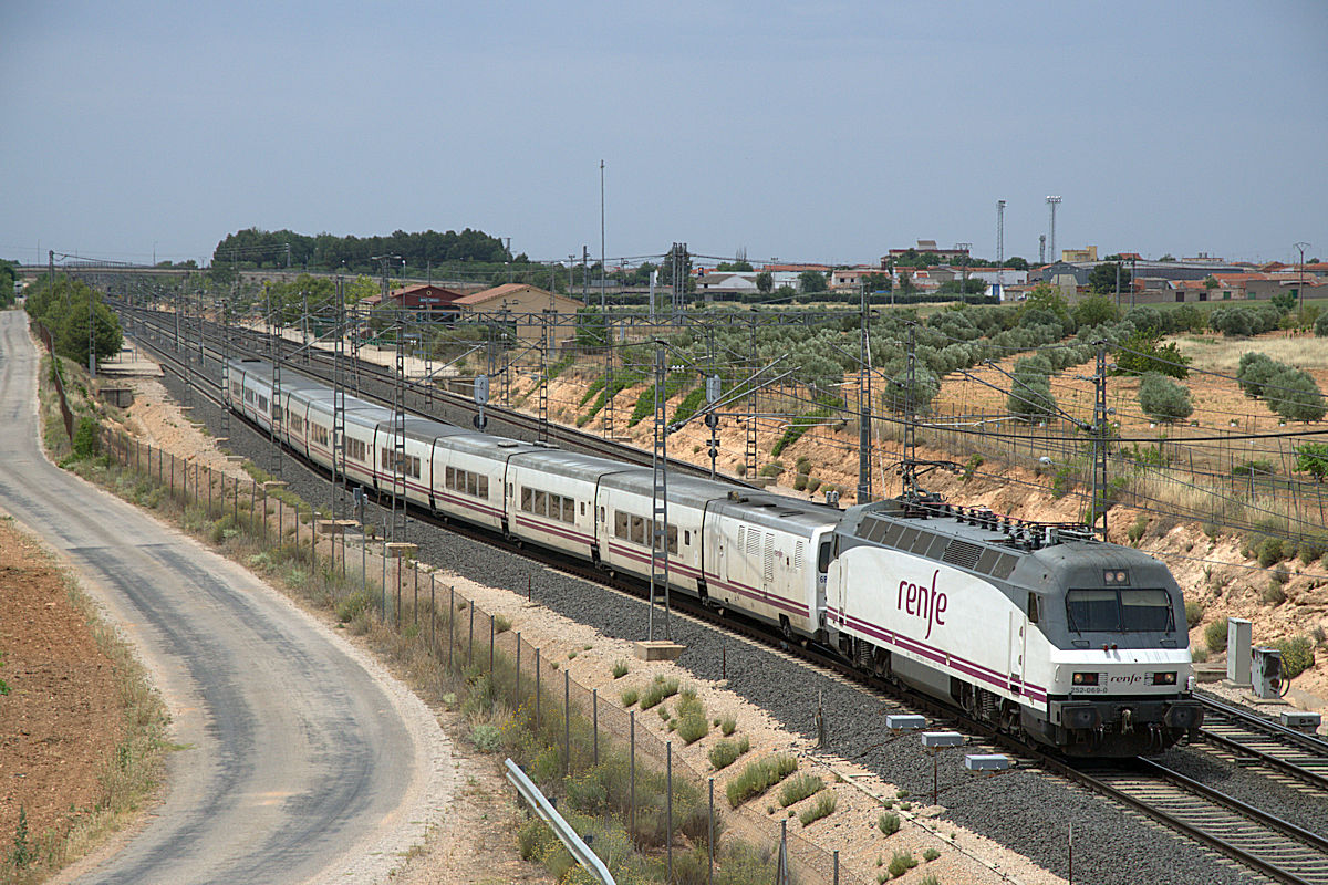 RENFE SÉRIE 252 • 252-069-0