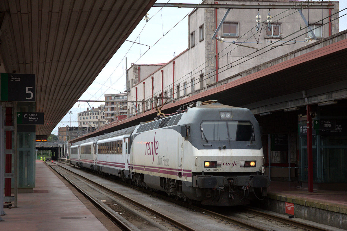 RENFE SÉRIE 252 • 252-042-7 “ ALVIA PICASSO ”