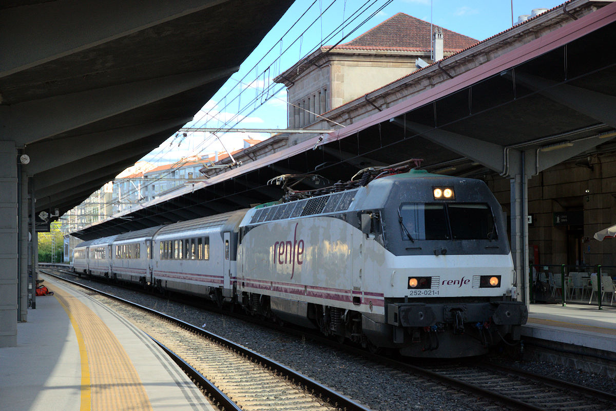 RENFE SÉRIE 252 • 252-021-1