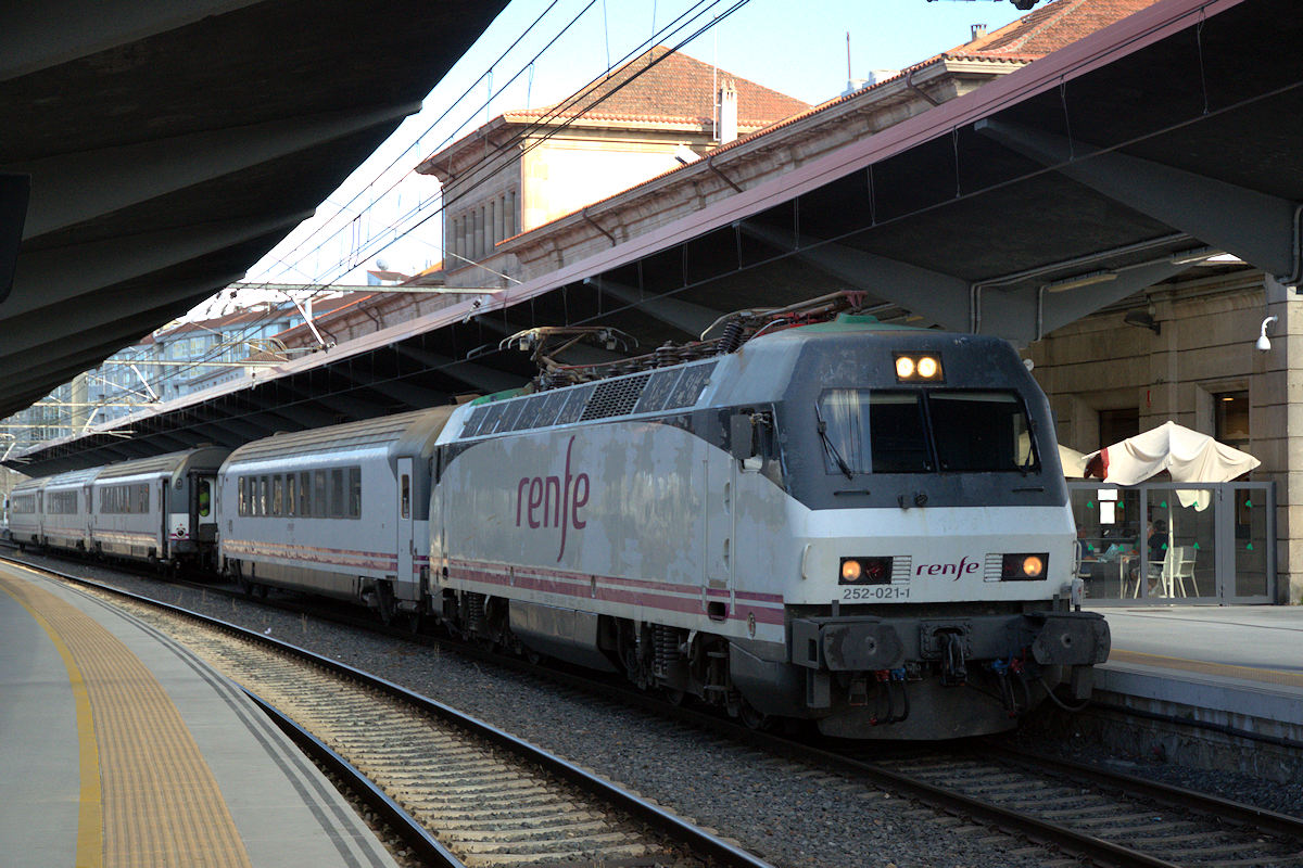 RENFE SÉRIE 252 • 252-021-1