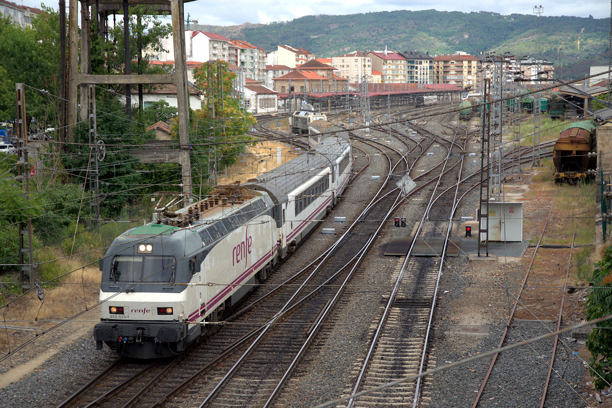 RENFE SÉRIE 252 • 252-021-1