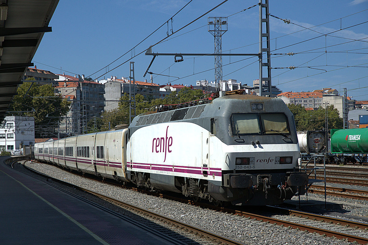 RENFE SÉRIE 252 • 252-043-5