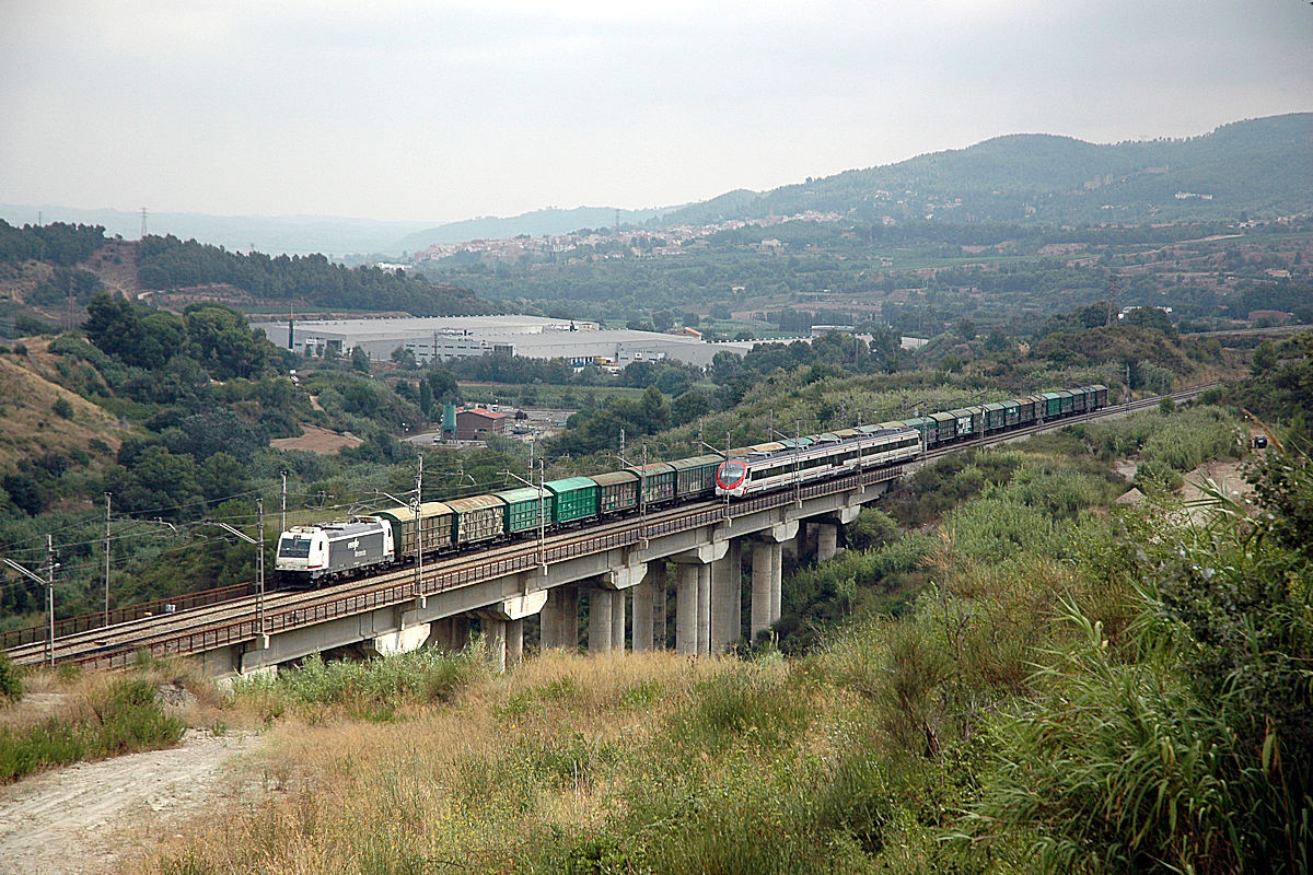 RENFE SÉRIE 253 • RENFE SÉRIE 462, 463, 464, 465 "CIVIA"