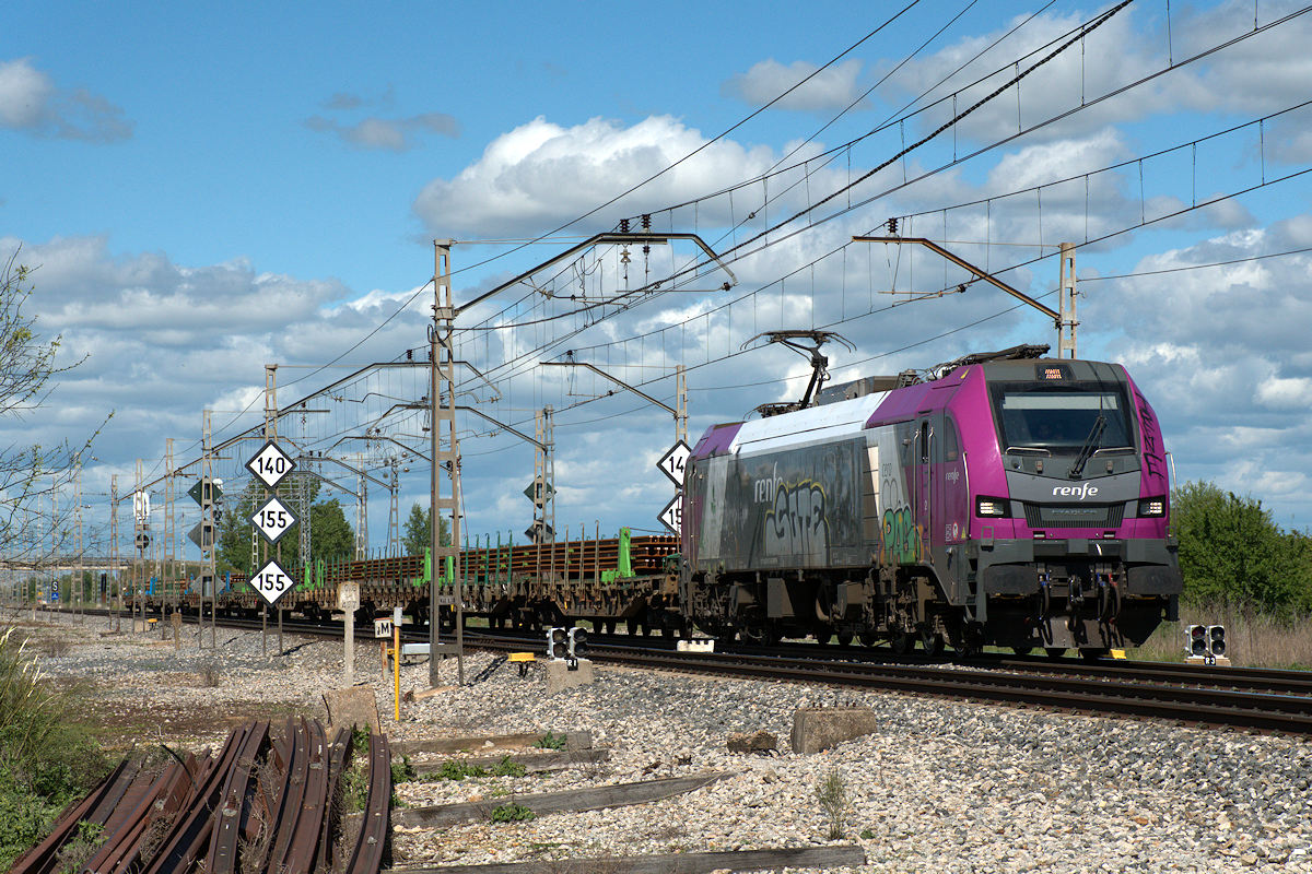 SÉRIE 256 RENFE MERCANCÍAS • 256-107-5 • ALVIA 04143 ALICANTE/ALACANT > SANTANDER