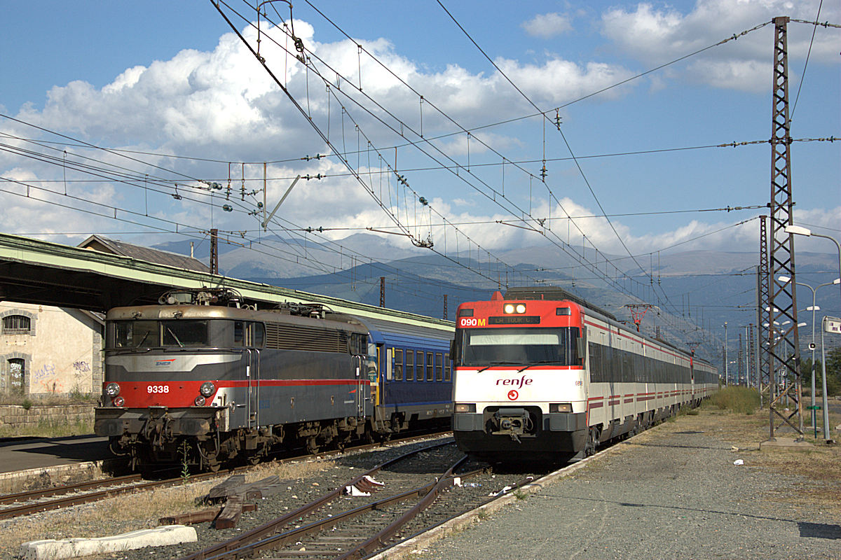 18:25 • Correspondance hispano-française en gare de La Tour de Carol-Enveitg