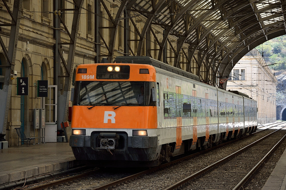 RENFE SÉRIE 447 - 189M (9-447-189-2 ETB + 7-447-095-1 EMB + 9-447-190-0 ETB)