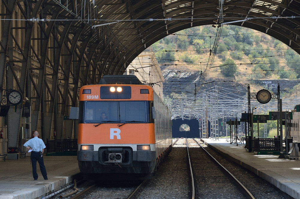 RENFE SÉRIE 447 - 189M (9-447-189-2 ETB + 7-447-095-1 EMB + 9-447-190-0 ETB)