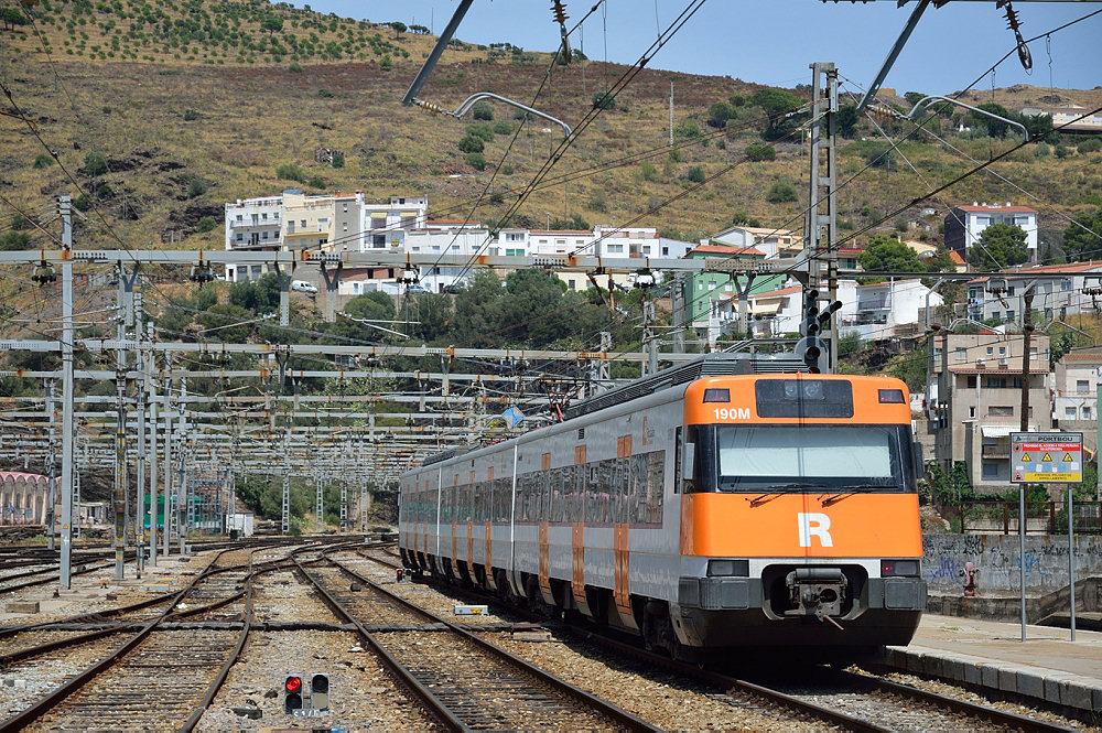 RENFE SÉRIE 447 - 190M (9-447-190-0 ETB + 7-447-095-1 EMB + 9-447-189-2 ETB)