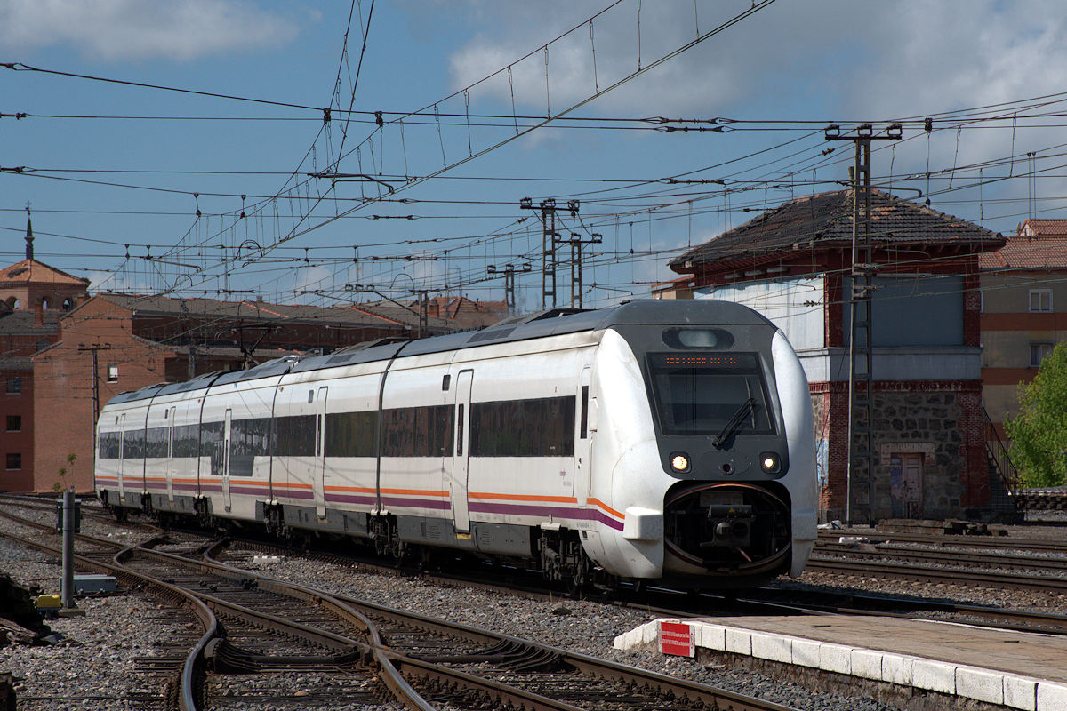 SÉRIE 449 RENFE • PROXIMIDAD 38311 MADRID-PRÍNCIPE PÍO > VALLADOLID CAMPO GRANDE