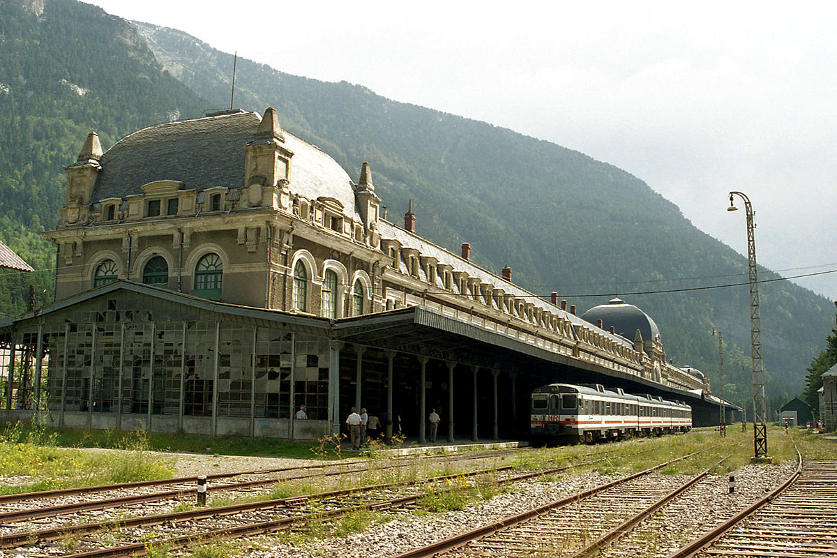 RENFE SÉRIE 592 9-592-081-4 + 7-592-041-8 + 9-592-082-2