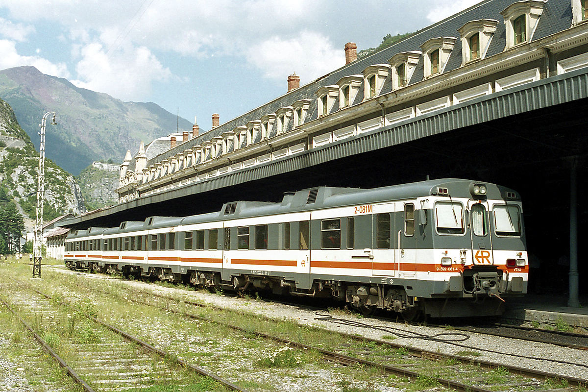 RENFE SÉRIE 592 9-592-081-4 + 7-592-041-8 + 9-592-082-2