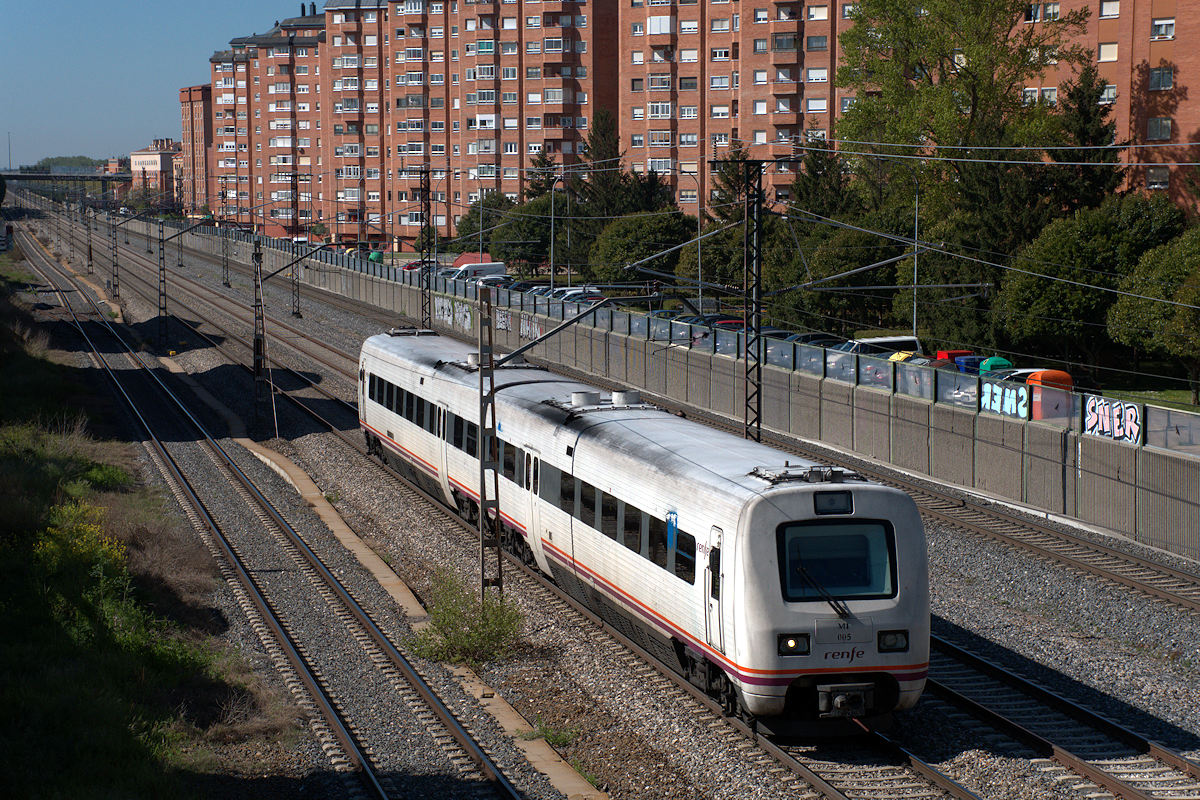 SÉRIE 594 RENFE • MEDIA DISTANCIA 18324 SALAMANCA  > VALLADOLID CAMPO GRANDE