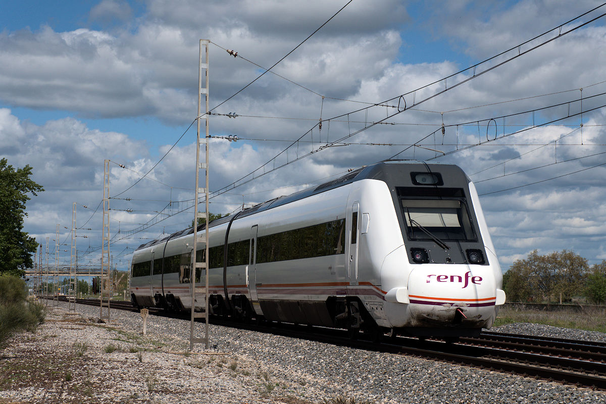 SÉRIE 599 RENFE • 9-599-025-4/9-599-026-2 • MEDIA DISTANCIA 18306 SALAMANCA > PALENCIA