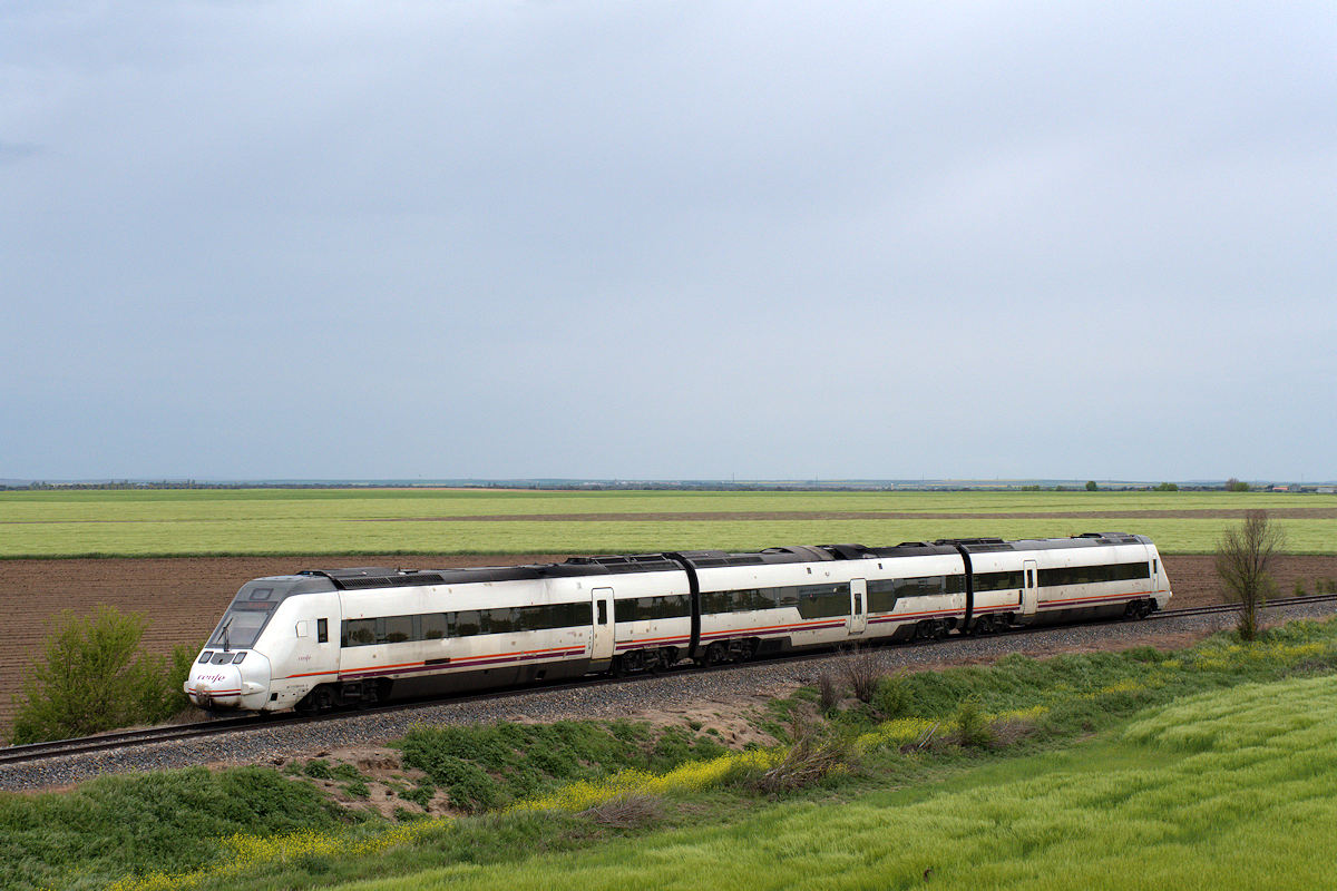 SÉRIE 599 RENFE • MEDIA DISTANCIA 18903 MADRID-PRINCIPE PÍO > SALAMANCA