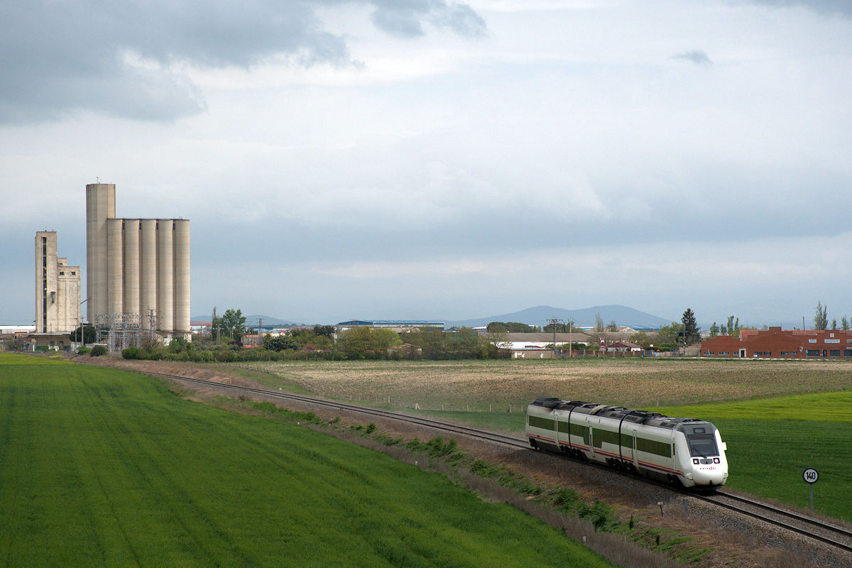 SÉRIE 599 RENFE • MEDIA DISTANCIA 18905 MADRID-PRINCIPE PÍO > SALAMANCA