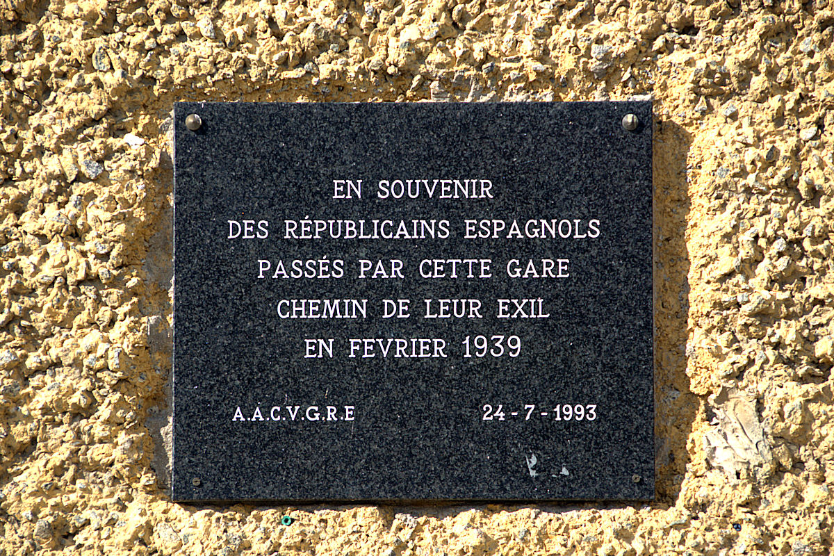 LA TOUR DE CAROL-ENVEITG • EN SOUVENIR DES RÉPUBLICAINS ESPAGNOLS PASSÉS PAR CETTE GARE CHEMIN DE LEUR EXIL EN FÉVRIER 1939