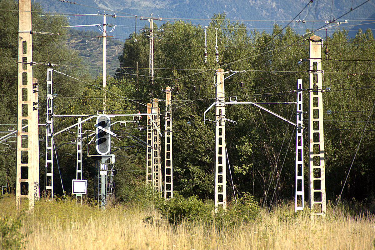 PUIGCERDÀ • ANCIENNES VOIES ET SIGNAL LUMINEUX SNCF