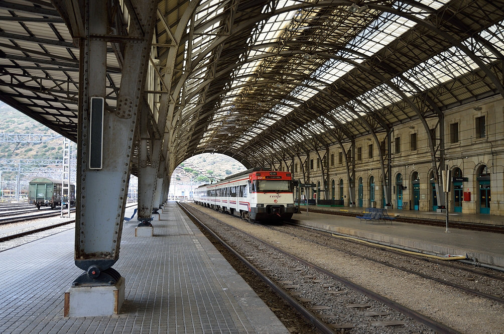 RENFE SÉRIE 447 - 251M  (9-447-251-0 ETB + 7-447-126-4 EMB + 9-447-252-8 ETB)