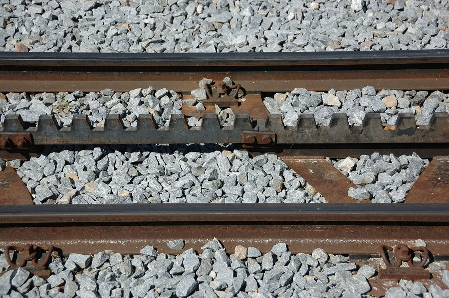 RAILS ENSIDESA ET CRÉMAILLÈRE