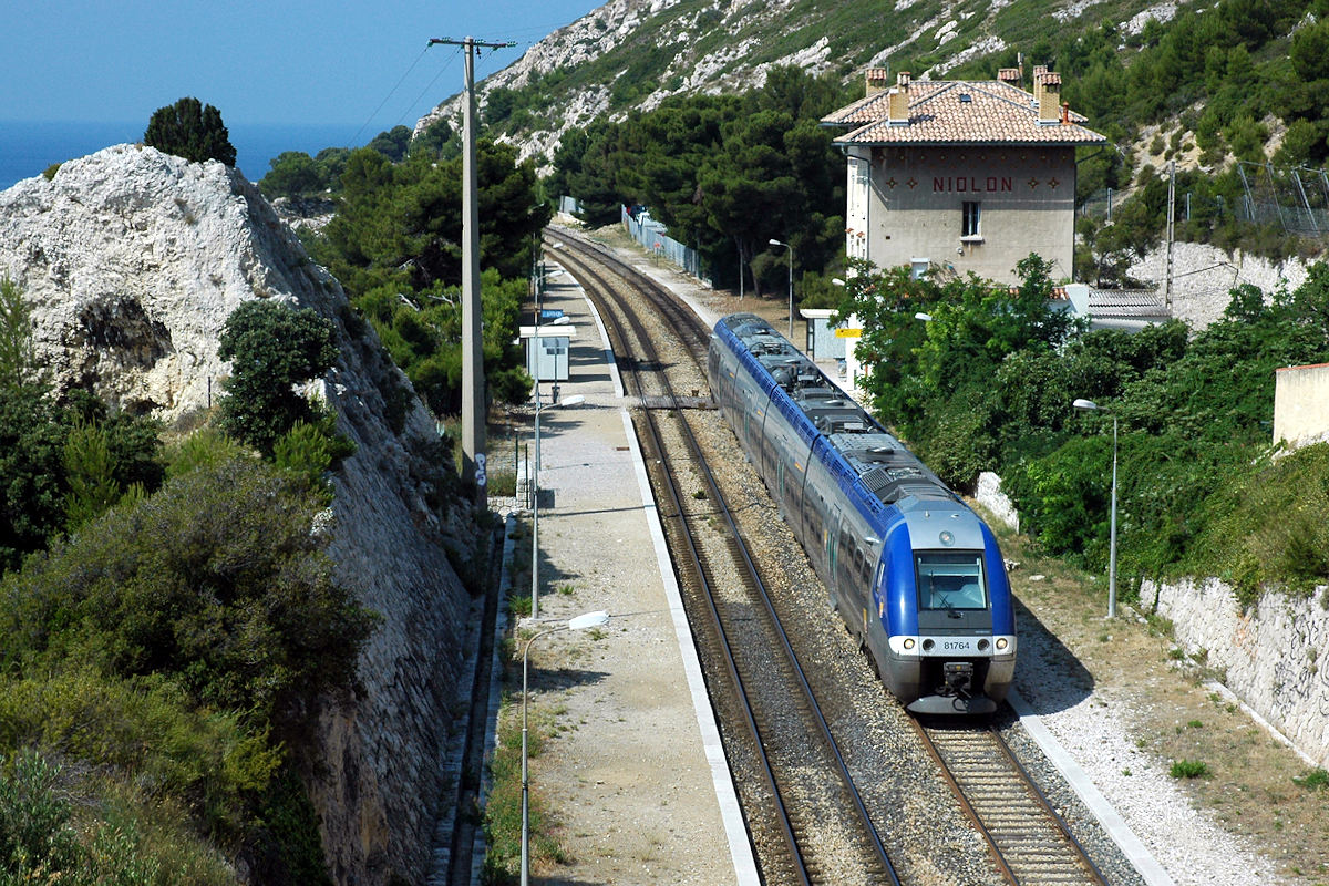 B 81674/B 81673 PROVENCE-ALPES-CÔTE-D'AZUR