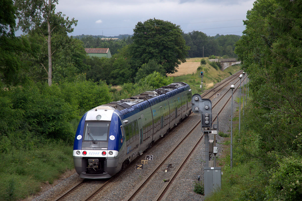 B 82568/567 AUVERGNE-RHÔNE-ALPES