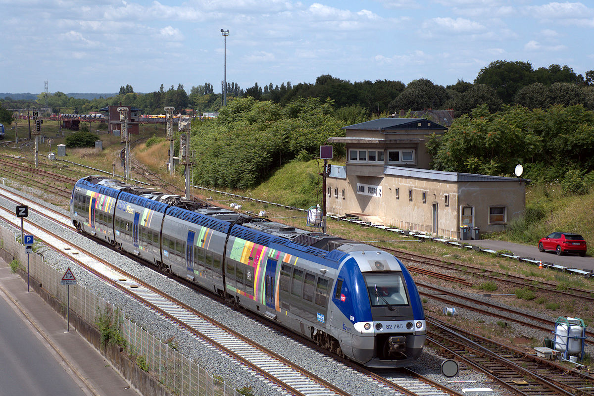 B 82785/B 82786 GRAND EST