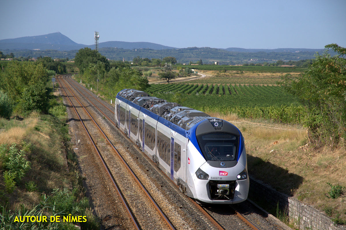 AUTOUR DE NÎMES